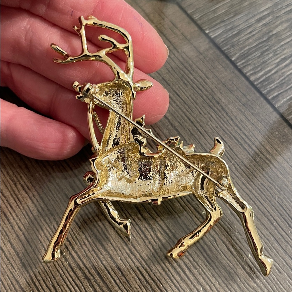 Large Vintage Gold-tone Reindeer with Holly Accents Brooch Holiday Pin - Picture 14 of 15